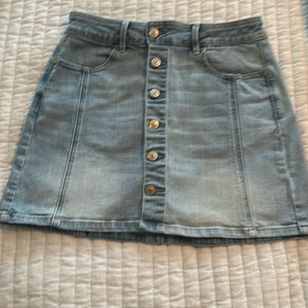 American Eagle A line Button down skirt size 6, light denim color